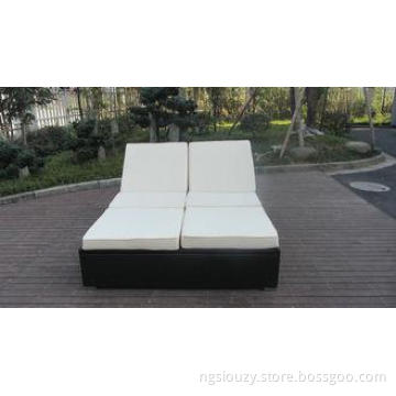 Hand-Woven Rattan Sun Lounger , Outdoor Garden Lounge Chair